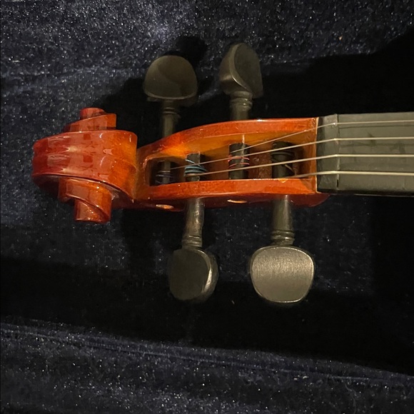 Elegant Wooden Violin with Case - Picture 3 of 4